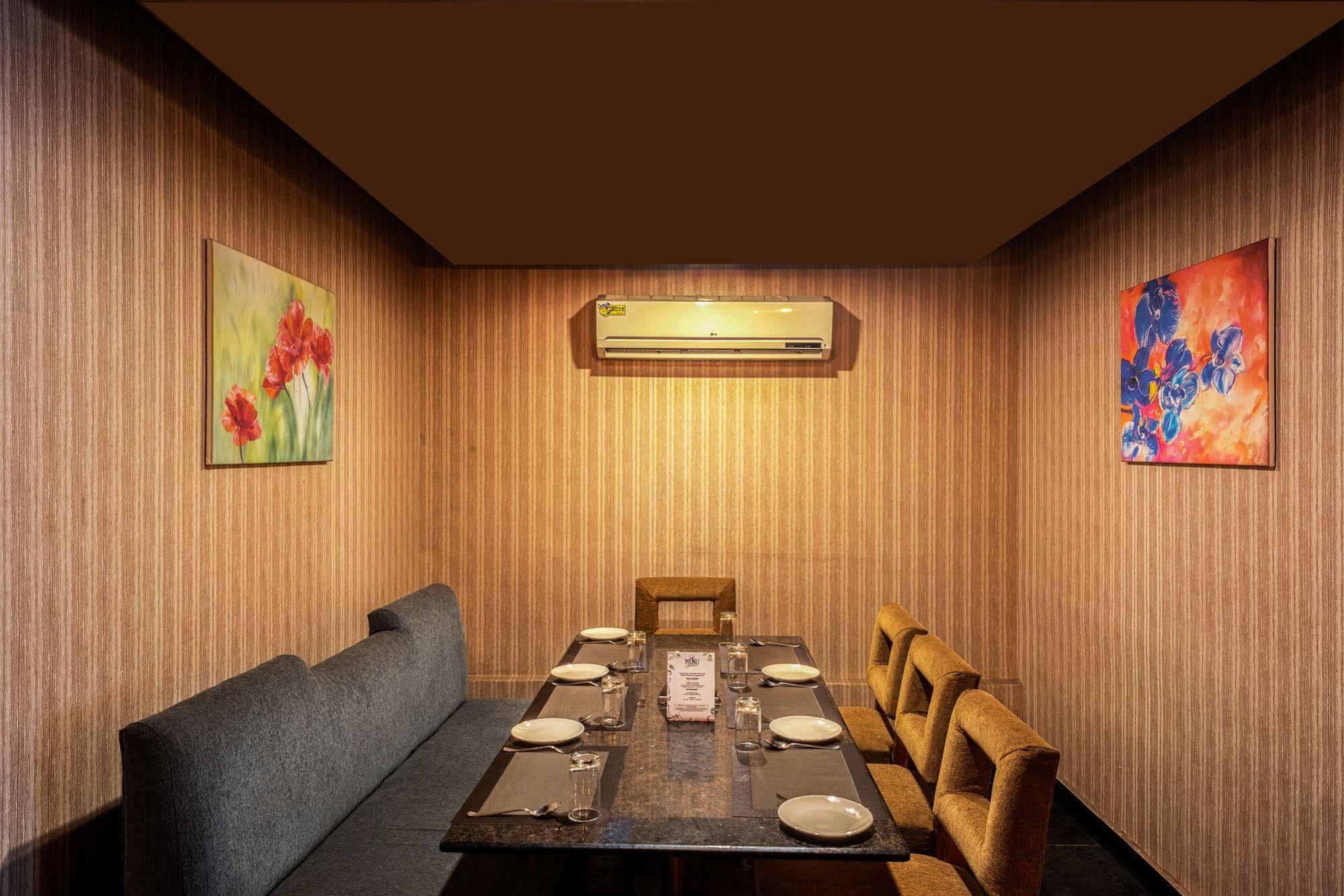 Treebo Trend Grand Plaza Nampally Hyderabad Exterior foto